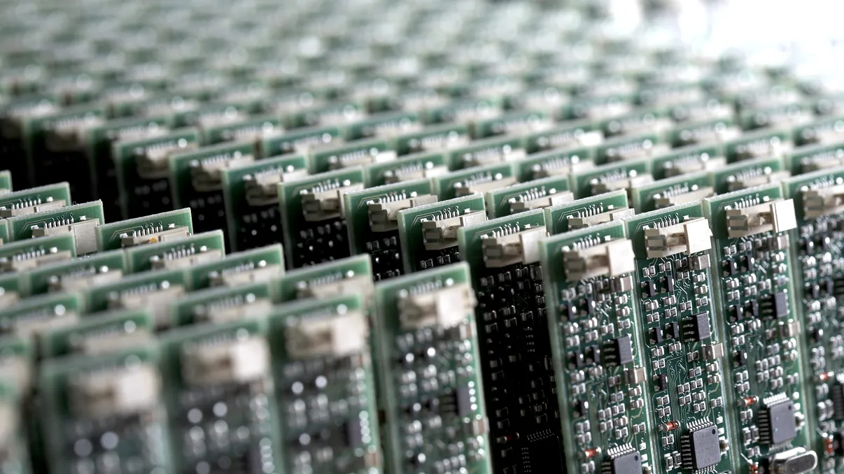 Alertă în rețeaua energetică a Danemarcei: Componente electronice misterioase stârnesc suspiciuni de spionaj