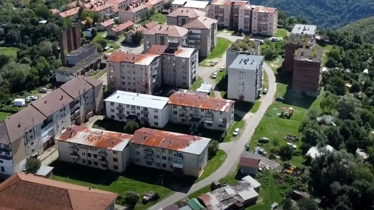 Locul fantomă al României. Înainte de '90 românii îşi doreau să locuiască aici, ce a rămas din localitate