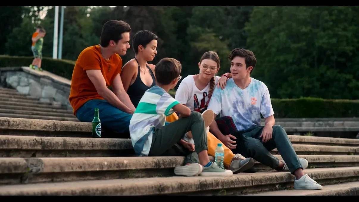 „Hoții de subiecte”, filmul românesc care dă BAC-ul pe Netflix: Adolescenți, aventuri și alegeri riscante
