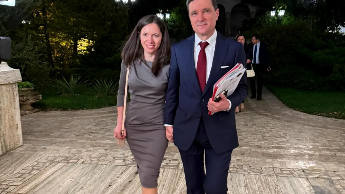 Cu ce nu a fost de acord partenera lui Nicuşor Dan cu privire la campania electorală. A refuzat chiar şi să se machieze: 