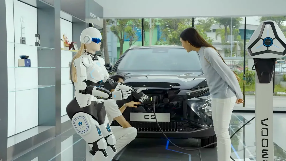 Vinzi mașini în showroom? Pregătește-te să fii înlocuit de un robot. Primul consilier de vânzări AI vine de la chinezi
