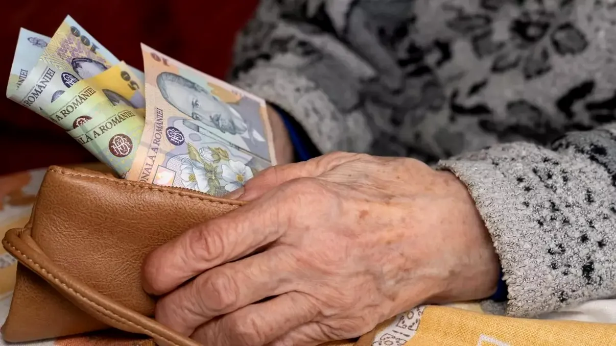 Fără milă: statul obligă pensionarii să returneze banii încasați! 4 noi situații în care pensionarii trebuie să dea banii înapoi