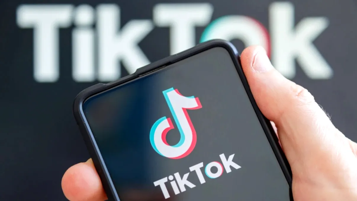 TikTok, sursa de manipulare și dezinformare a românilor vulnerabili. De aici își iau ”știrile”, conform experților