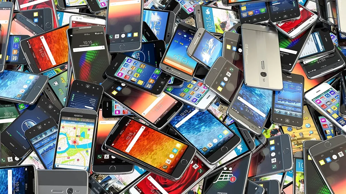 Cine face legea în piața globală de telefoane. Apple și Samsung sunt pe primele locuri, dar cine ocupă locul trei