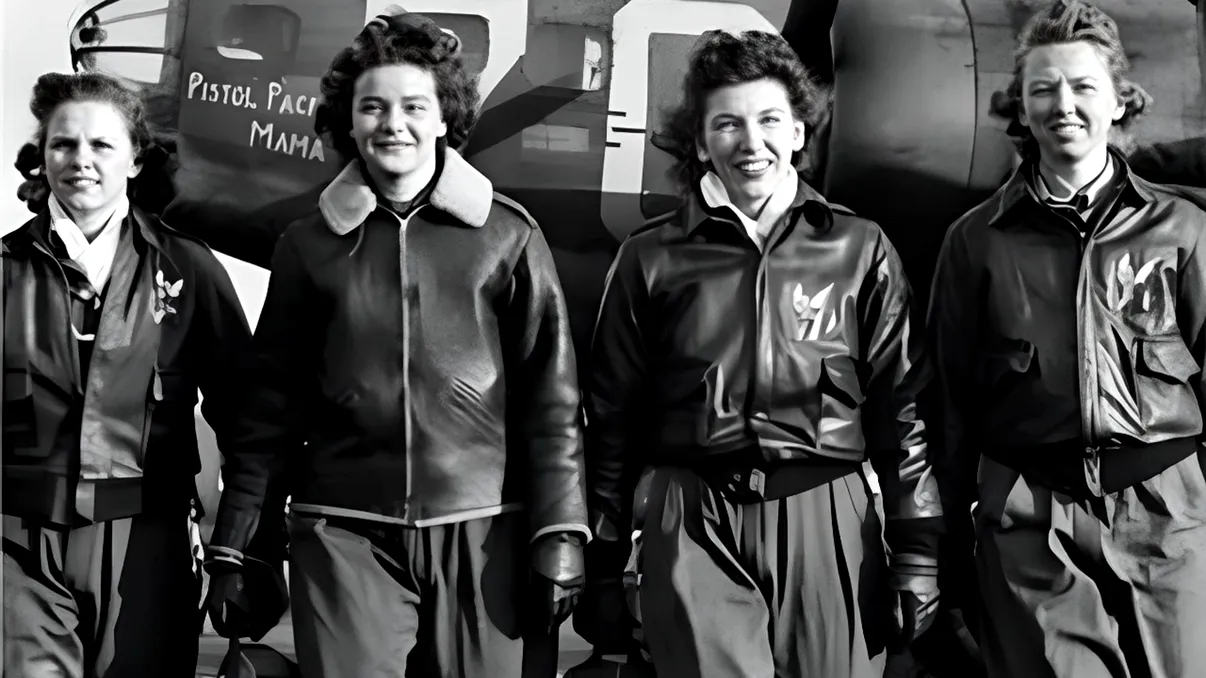„Vrăjitoarele Nopții”, coșmarul naziștilor în cel de-Al Doilea Război Mondial. Femeile pilot s-au antrenat 14 ore pe zi timp de 6 luni pentru a lupta pentru Uniunea Sovietică