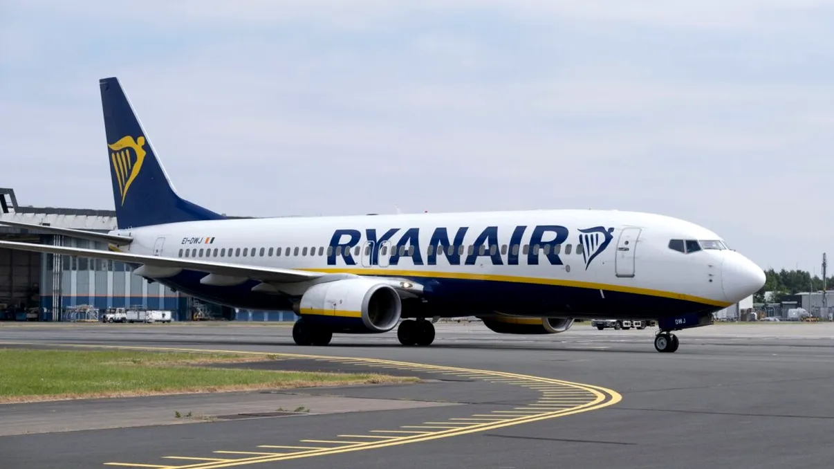 Amendă de aproape 600 de euro pentru pasagerii Ryanair care nu respectă regulamentul în avion. Ce nu au voie să facă