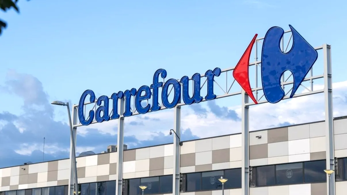 Carrefour închide încă un magazin în România. Reduceri importante la rafturi, prețurile sunt și cu 50% mai mici