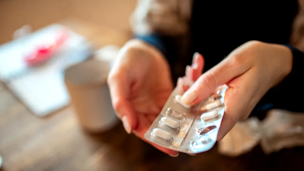 Cum a reuşit un român cu o boală rară să câştige în instanță compensarea unui medicament neinclus pe lista celor compensate. Costă peste 20.000 de lei un singur flacon