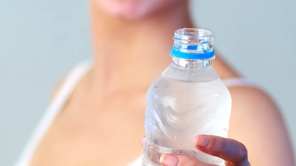 Cum poţi răcori apartamentul cu nişte sticle de plastic? Trucul te salvează în zilele caniculare