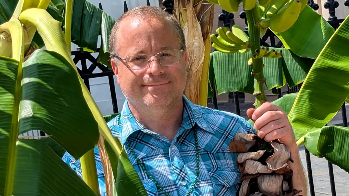 Un bărbat a făcut peste 2 milioane de dolari făcând totul pe dos la bursă. Pariul care i-a schimbat viața și l-ar putea pensiona anticipat