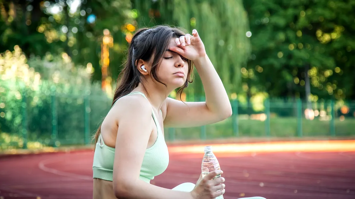 Ghid de supraviețuire la primul val de caniculă: Medicul Tudor Ciuhodaru dezvăluie 3 lucruri care îți pot salva viața