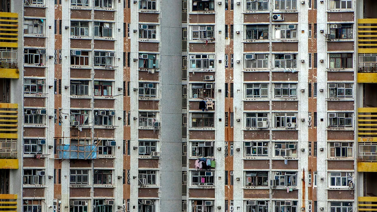 Orașul foarte bogat unde sute de mii trăiesc în „case sicriu” de 1,5 m². Și totuși, există ceva mai groaznic: „casele cușcă” de doar 1,3 m²