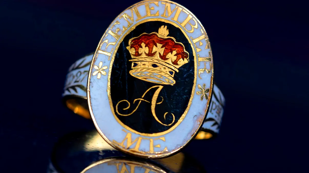 Comoară regală descoperită din întâmplare într-un magazin de chilipiruri. Bijuterie istorică veche de 200 de ani, uitată de toți