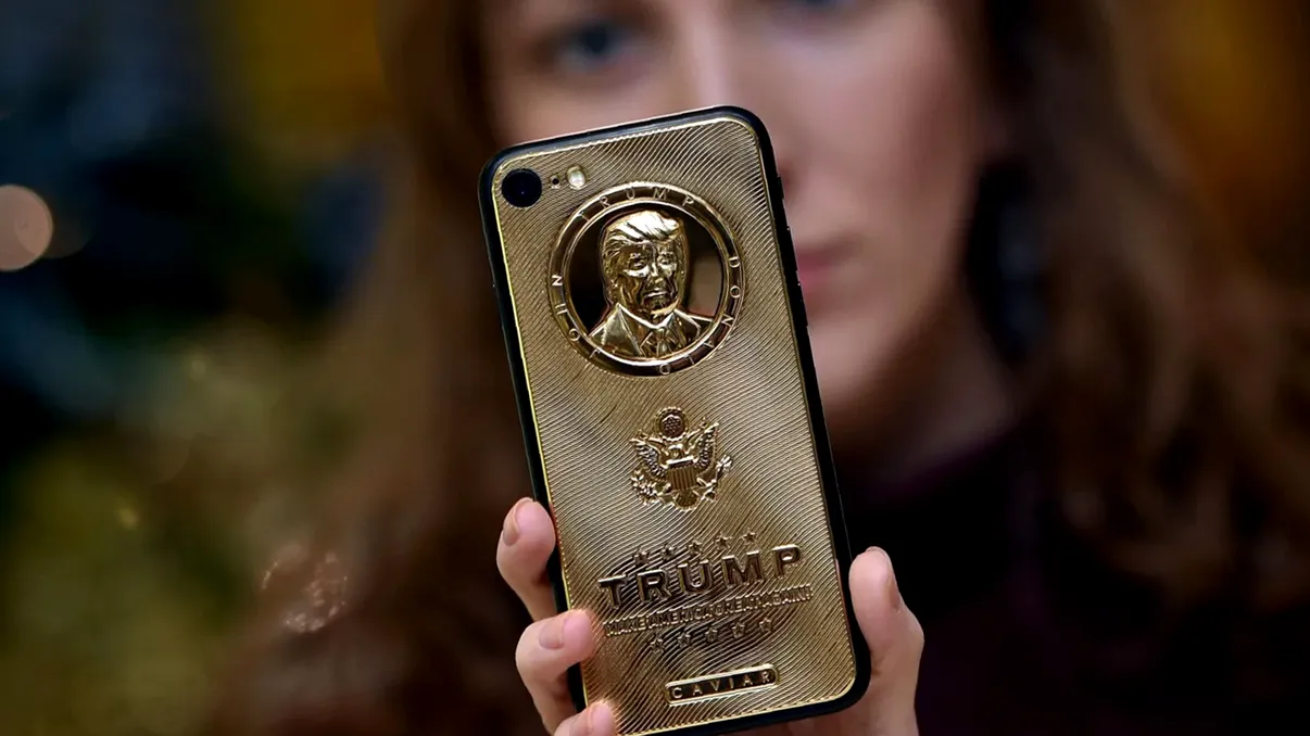 Telefonul mobil Trump, lansat de familia președintelui american, promite apeluri „patriotice” și este 100% „Made in USA”