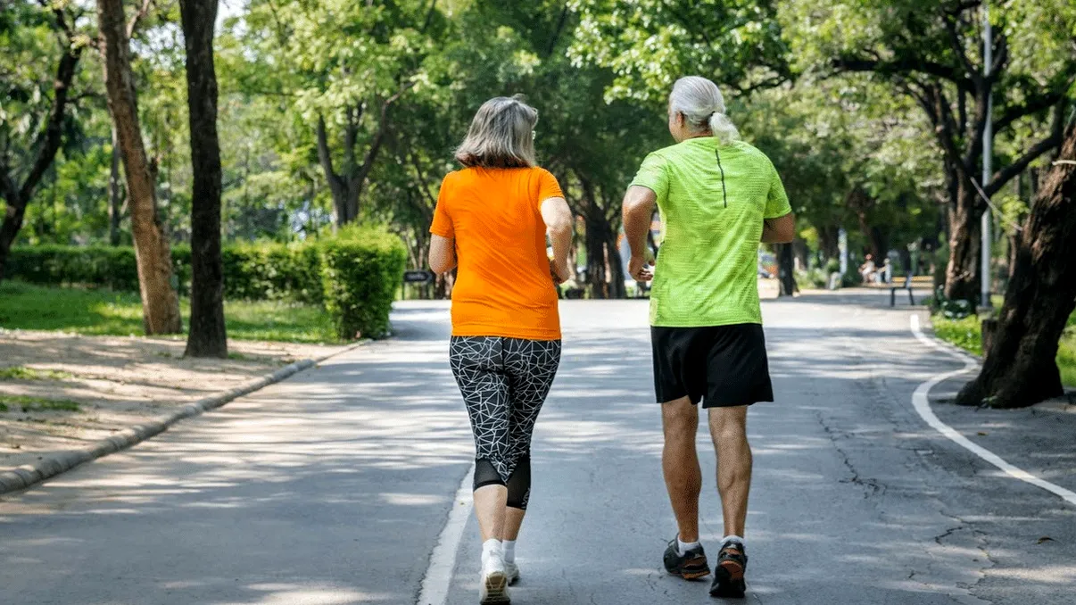 Metoda japoneză de mers: Alternativa de 30 de minute care poate înlocui 10.000 de pași pe zi
