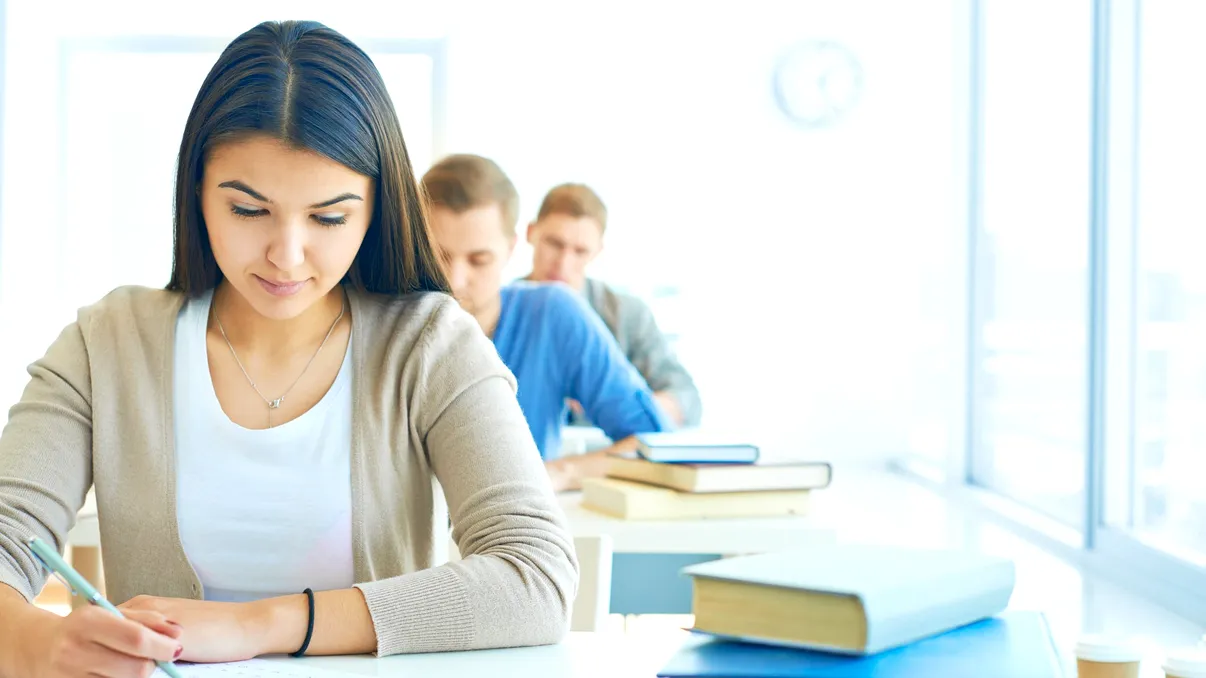 Se schimbă examenul de Bacalaureat. Generația care dă BAC-ul după noul model