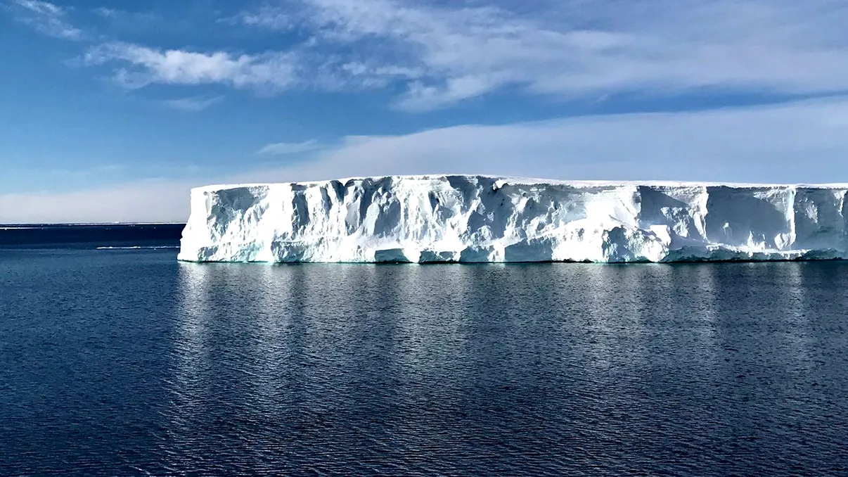 Semnale radio inexplicabile detectate din adâncul gheţii Antarcticii. Ce spun oamenii de știință despre bizara descoperire