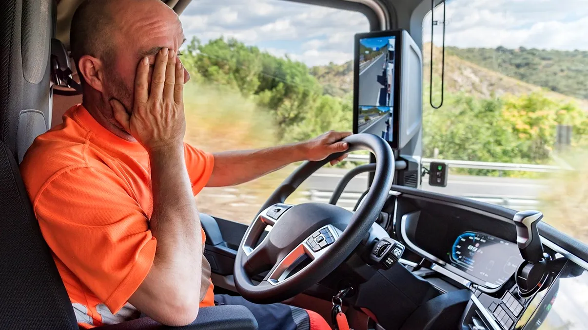 Un șofer de camion a oprit la benzinărie și a descoperit că marfa de 1,2 milioane de euro dispăruse. Transporta 2.810 console Nintendo Switch 2