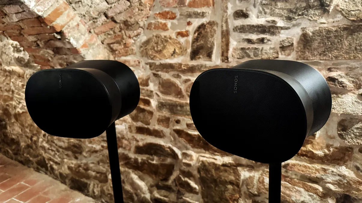 Sonos Era 300 - boxa inteligentă pentru secolul 21, dusă la rang de artă. AirPlay 2, Dolby Atmos, Bluetooth 5.3 și Alexa sunt doar începutul experienței