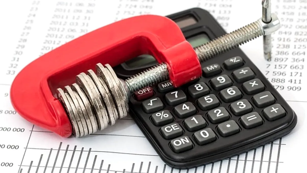 Taxarea inversă generalizată, cea mai nouă găselniță de la Guvern. Experții fiscali avertizează: Ar împinge colectarea TVA către peste 600.000 de operatori economici
