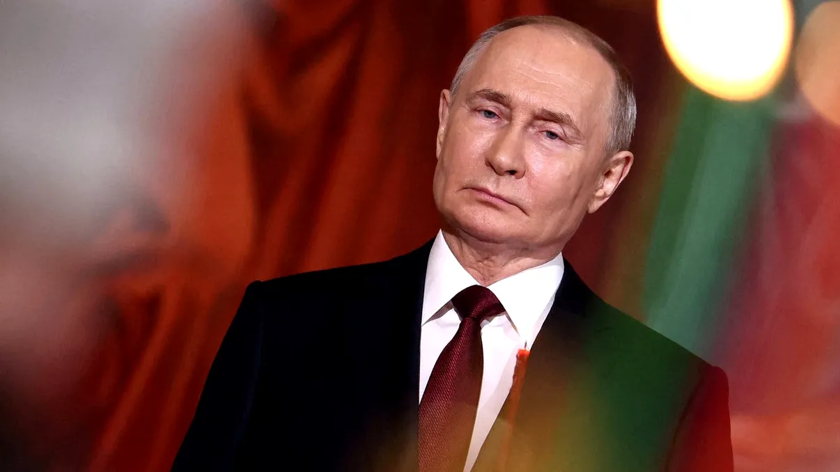 Putin spune că e gata să-l întâlnească pe Zelenski pentru o rundă finală de negocieri, în timp ce Rusia recunoaște pierderi masive și riscul unei recesiuni economice