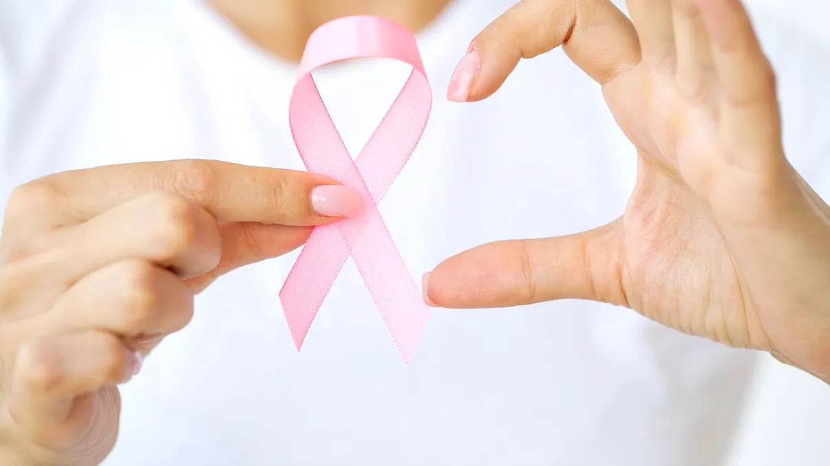 Revoluție în tratamentul cancerului de sân: o pastilă AstraZeneca taie boala din rădăcină