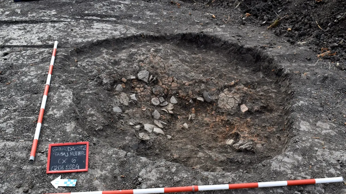 Comori ascunse sub calea ferată: ce au descoperit arheologii la Ghiroda, în drumul dintre Timișoara și Lugoj