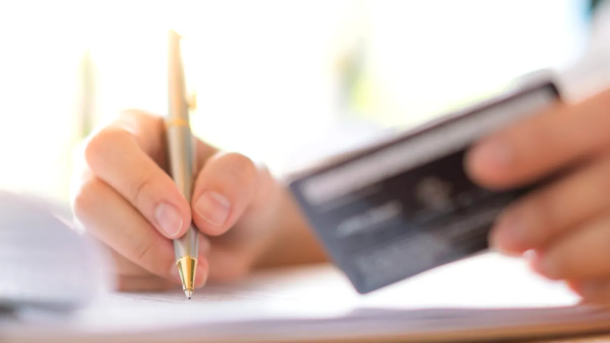 Limită de vârsta la bănci, în 2025. Aceşti români nu mai pot lua împrumut de la CEC Bank, Transilvania, BCR sau Raiffeisen