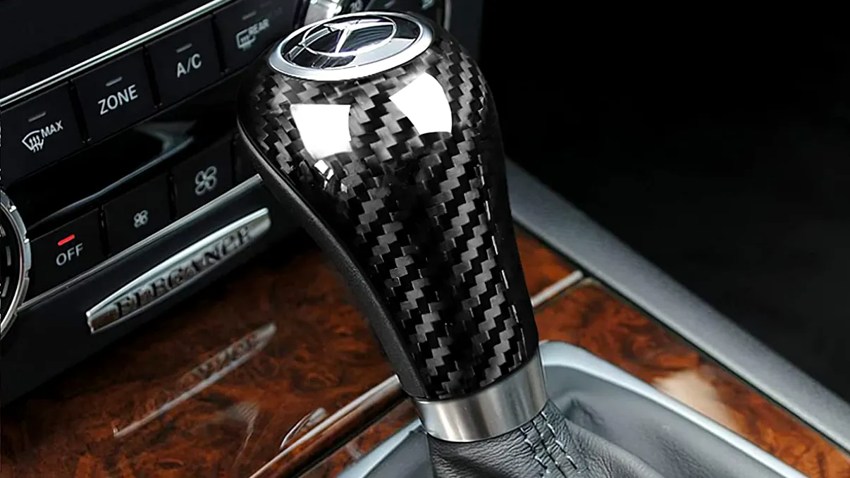 Permisul de conducere obținut pe mașină cu cutie manuală versus carnetul de șoferi pe automată. Care este mai avantajos, care se lasă cu amendă