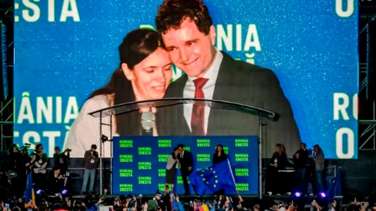 Mirabela Grădinaru, o nouă apariție publică după ce a lipsit câteva săptămâni. Cum au apărut prima-doamnă și Nicușor Dan la serbarea fiicei lor, Aheea