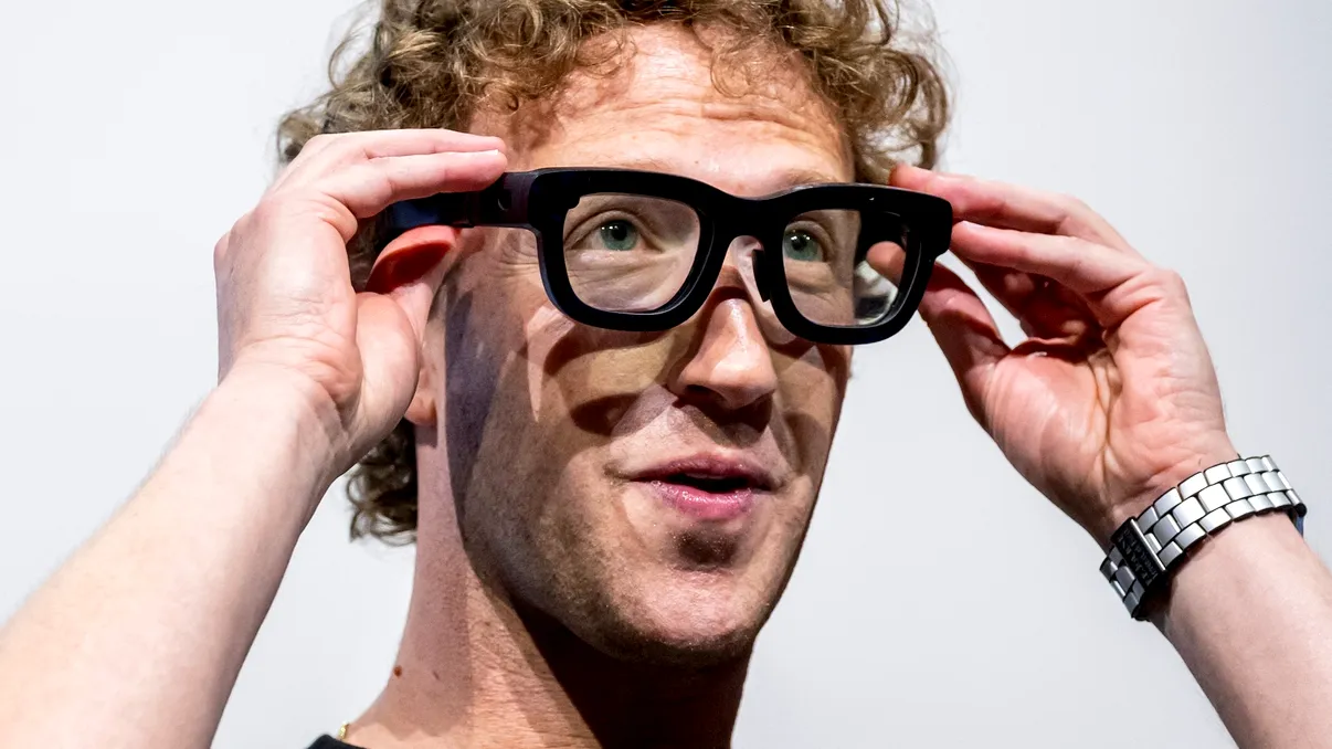 Meta lansează ochelarii inteligenți în parteneriat cu Oakley și Prada - Cum se chinuie Mark Zuckerberg să intre pe nișa GoPro
