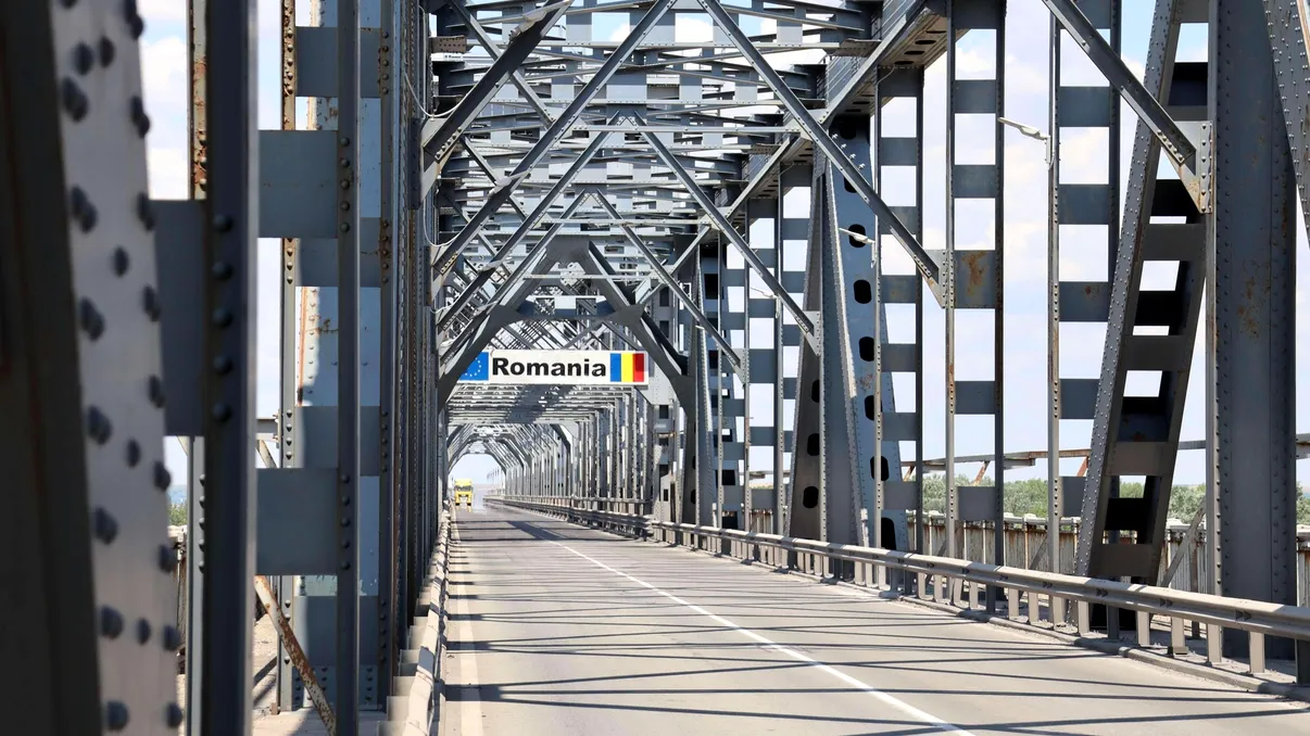 Podul Giurgiu-Ruse se închide complet pe timpul nopții de 12 spre 13 iunie. Reparații urgente în Bulgaria
