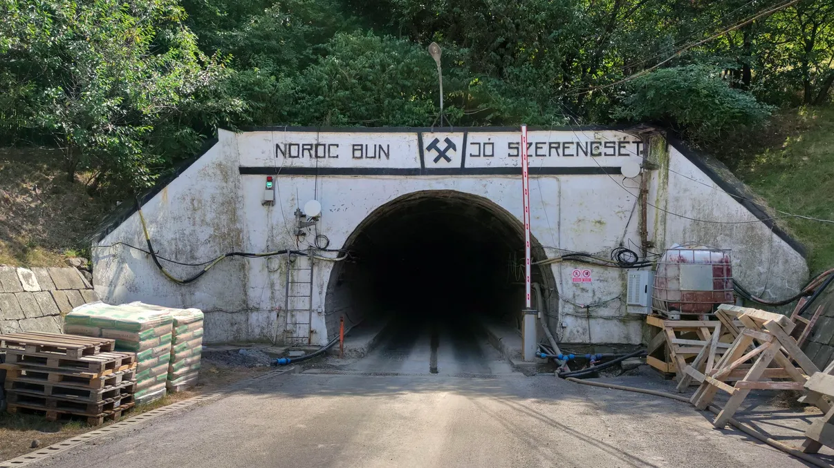 Salina Praid, în pericol de prăbuşire. Guvernul oferă 300 de milioane de lei pentru sprijinul SALROM şi a companiilor din subteran care au avut activităţi turistice în mina de sare