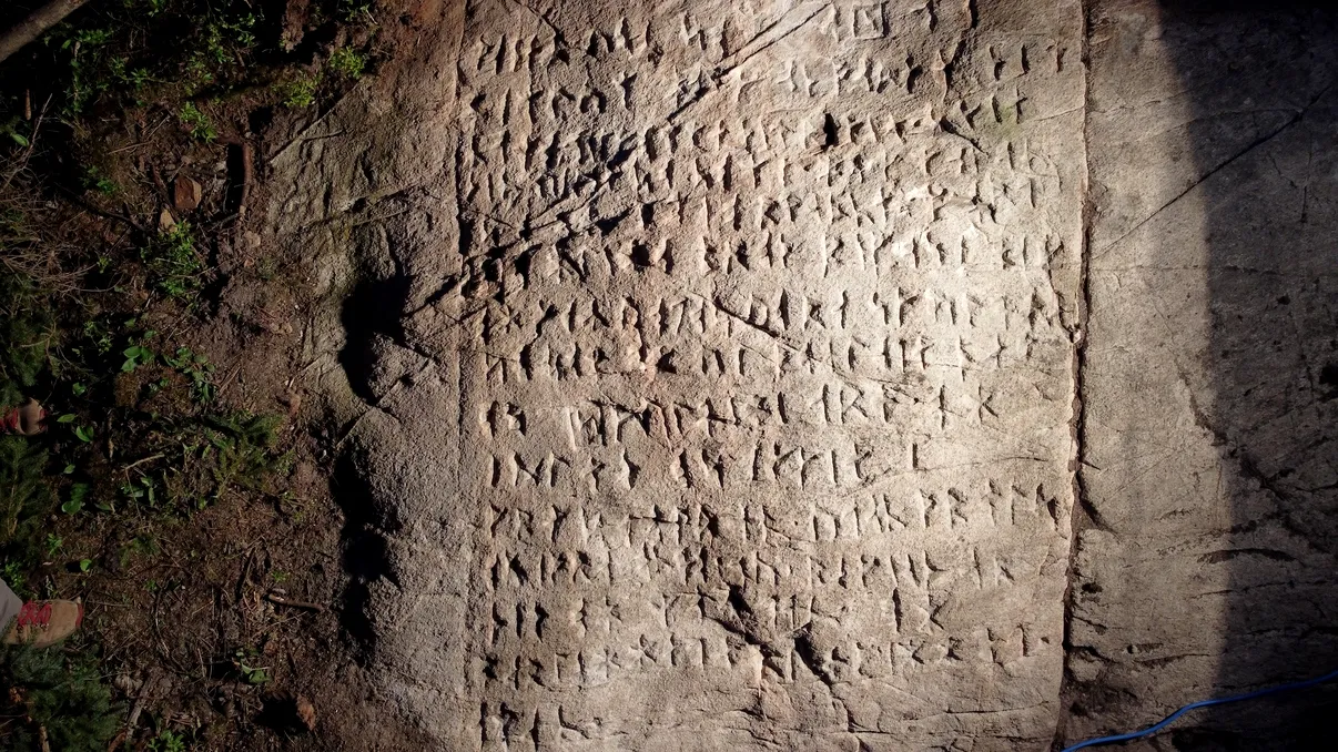 De la rune la rugăciune - Descoperirea care schimbă tot ceea ce știai despre arheologie, dar și religie