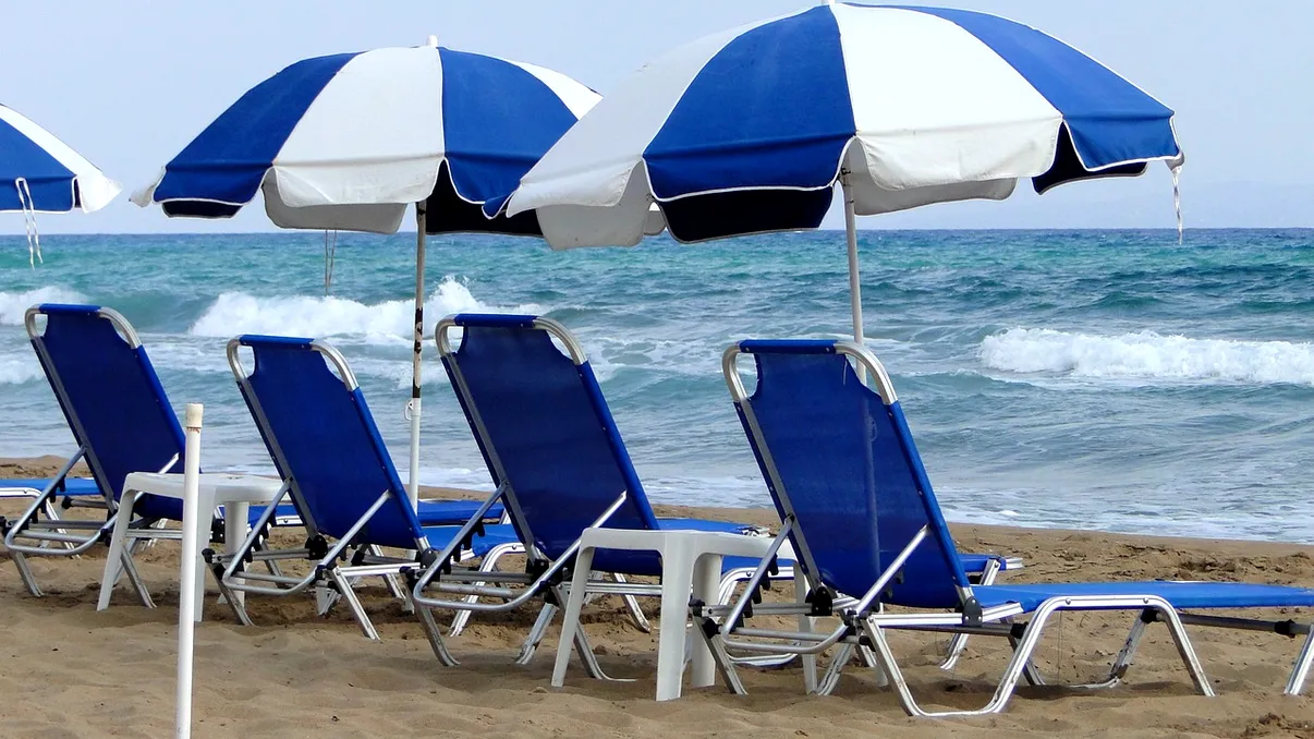 Cât costă şezlongul în Thassos, în 2025? Preţurile în funcţie de plajă: 