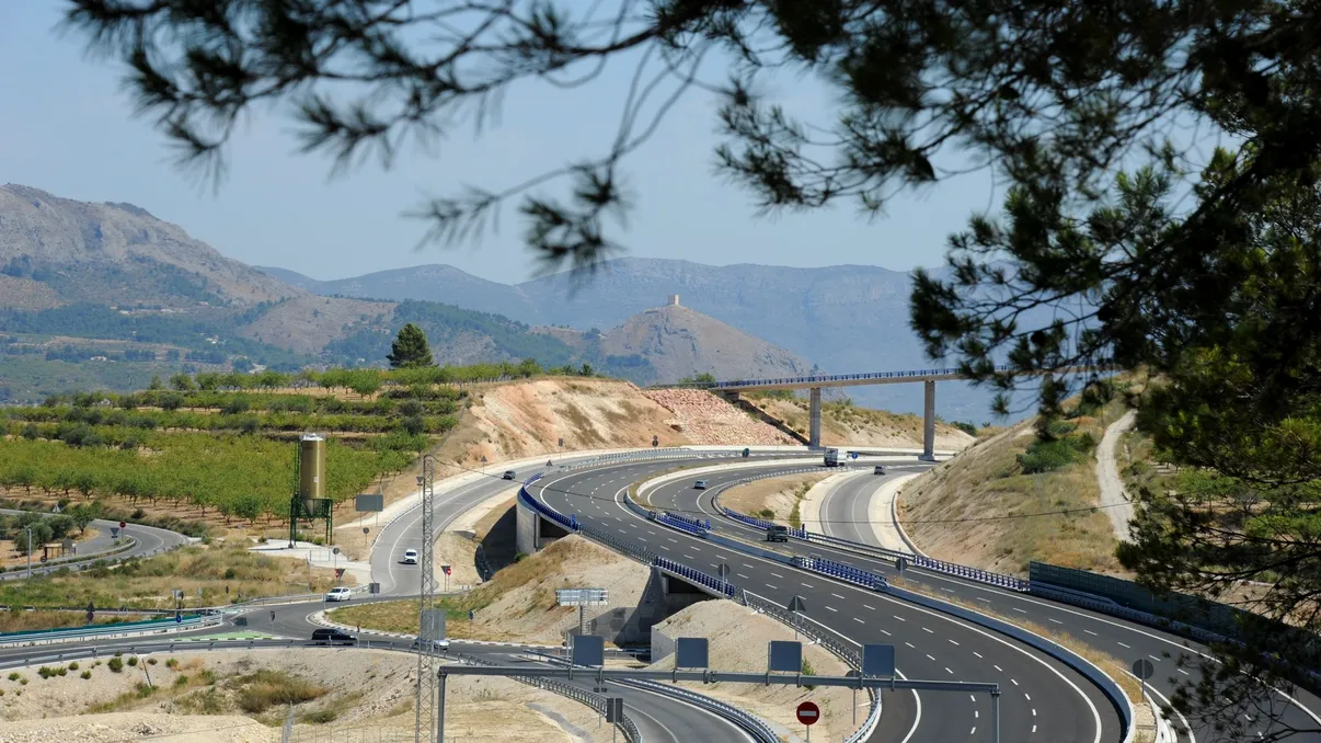 Ţara din Europa cu cei mai mulţi kilometri de autostradă. Nu este Germania, aşa cum cred mulţi