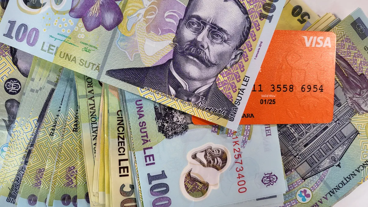 Românii și relația cu banii - între bănci digitale și tranzacții doar cu telefonul până la ”cash is king” și datorii pe caiet