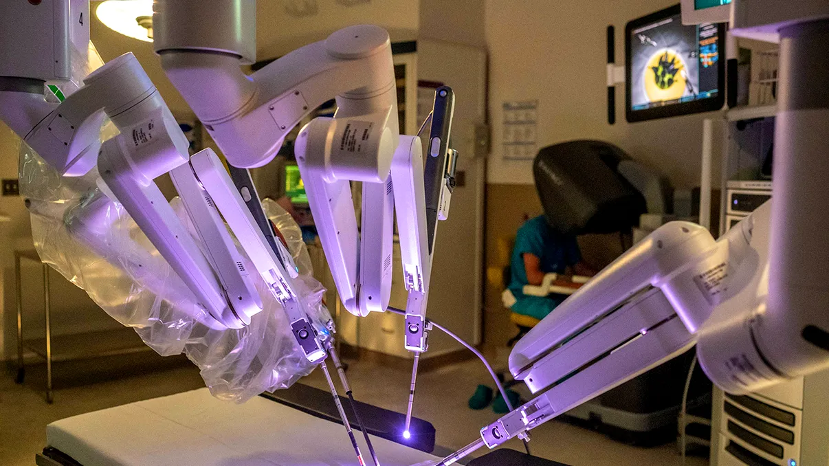 Chirurgii roboți ar putea opera oameni fără ajutorul medicilor în mai puțin de zece ani