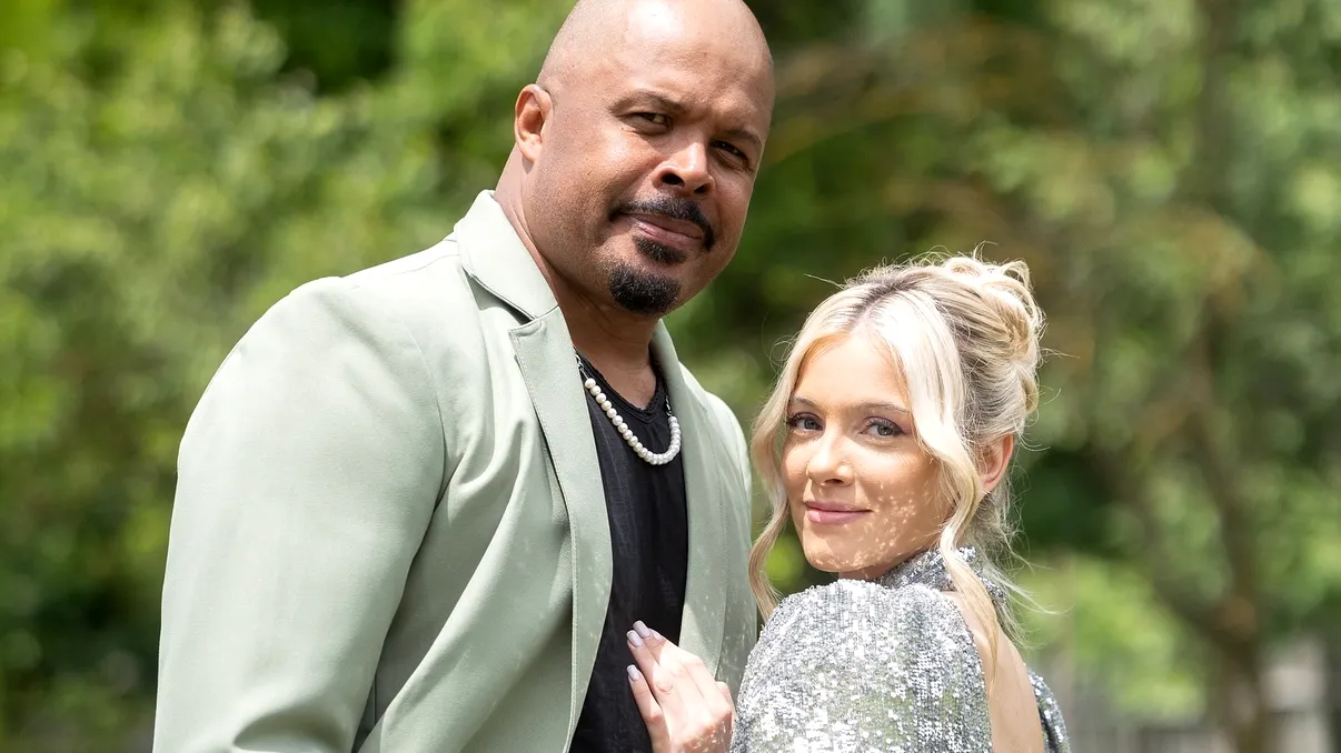 Cabral și Andreea Ibacka, accident rutier cu motocicleta, în Bucureşti. Îndrăgita actriţă a ajuns la spital, din păcate. Ce a arătat testul pentru alcool?