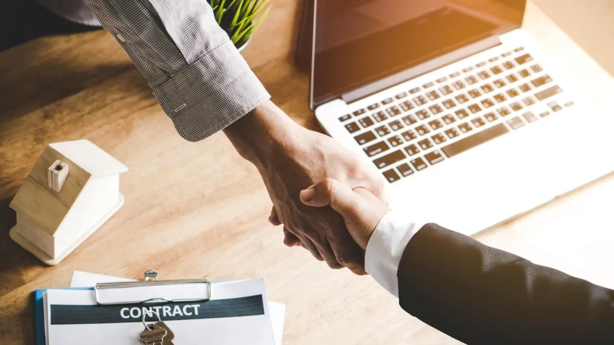 Când poate fi anulat un act de donație. Clauze riscante și greșeli frecvente