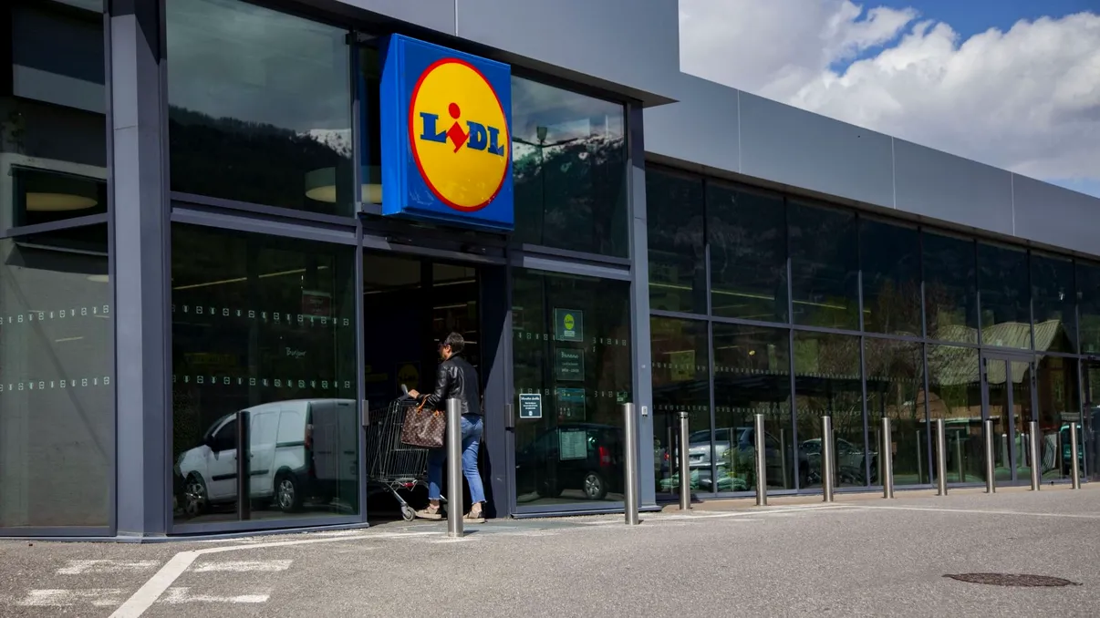 Cât plăteşti pentru un coş de cumpărături la Lidl, în Grecia? Doi români au făcut testul, produsele mai ieftine