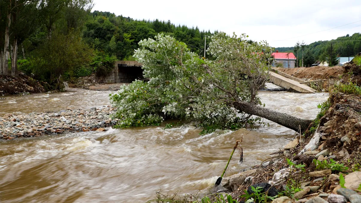 Cod roşu de inundaţii, în judeţul Buzău. Vor fi scurgeri importante pe versanţi şi viituri rapide
