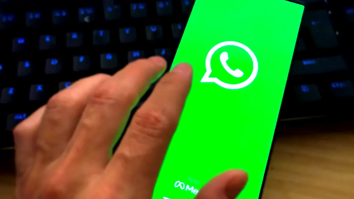 WhatsApp ascunde un „coș de gunoi”. Iată cum îl găsești și îl golești pentru mai mult spațiu pe telefon