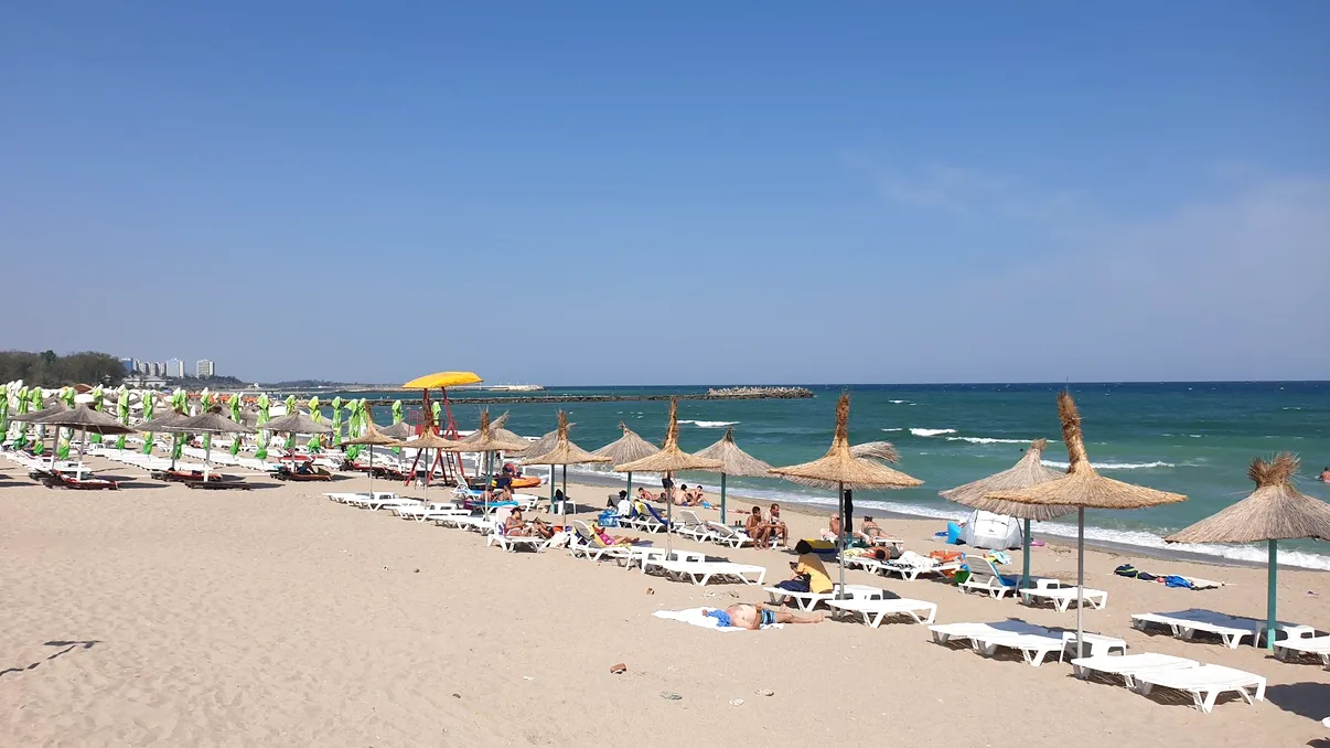 Cele mai periculoase stațiuni după lărgirea plajelor. Ce zone trebuie evitate de turiști și unde au apărut gropi de peste 3 metri