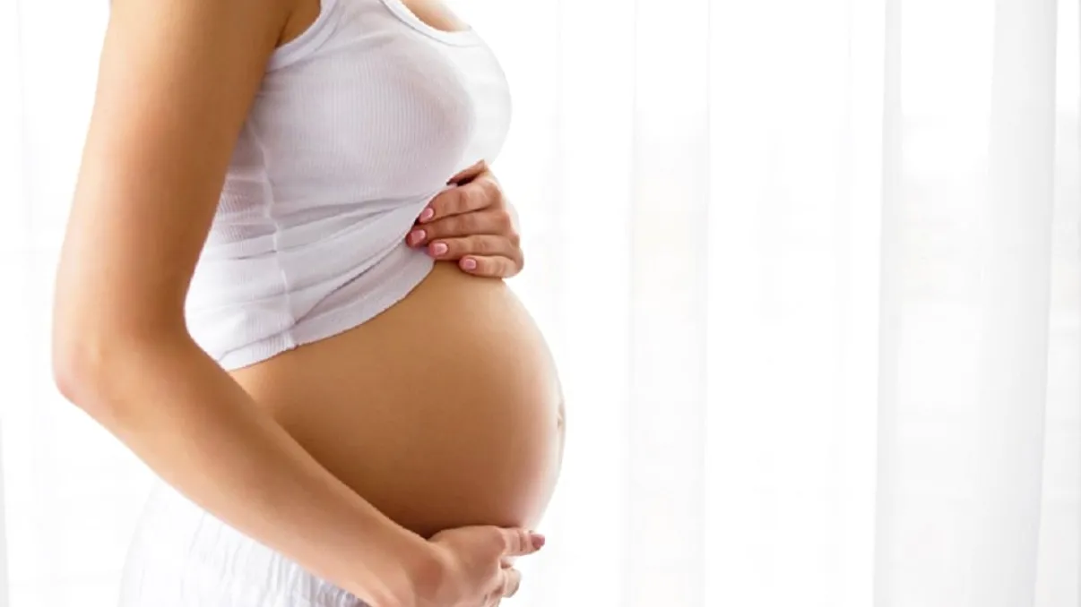 Guvernul pregătește o tăiere dură pentru mame: indemnizațiile pentru creșterea copilului ar putea scădea la 75%