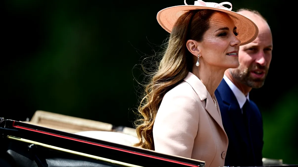 Prințesa Kate, apariție spectaculoasă lângă Emmanuel și Brigitte Macron. Ținuta cu care a impresionat pe toată lumea