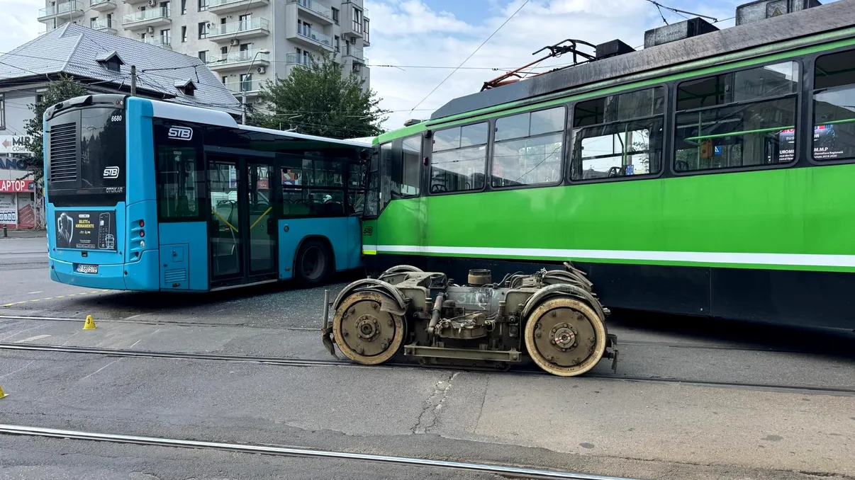 Mărturia unui tânăr care se afla în tramvaiul intrat în autobuzul STB. 