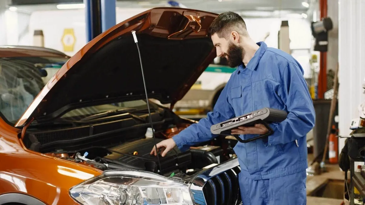 Mașinile de lux care nu te lasă fără bani la service: 10 modele cu costuri surprinzător de mici