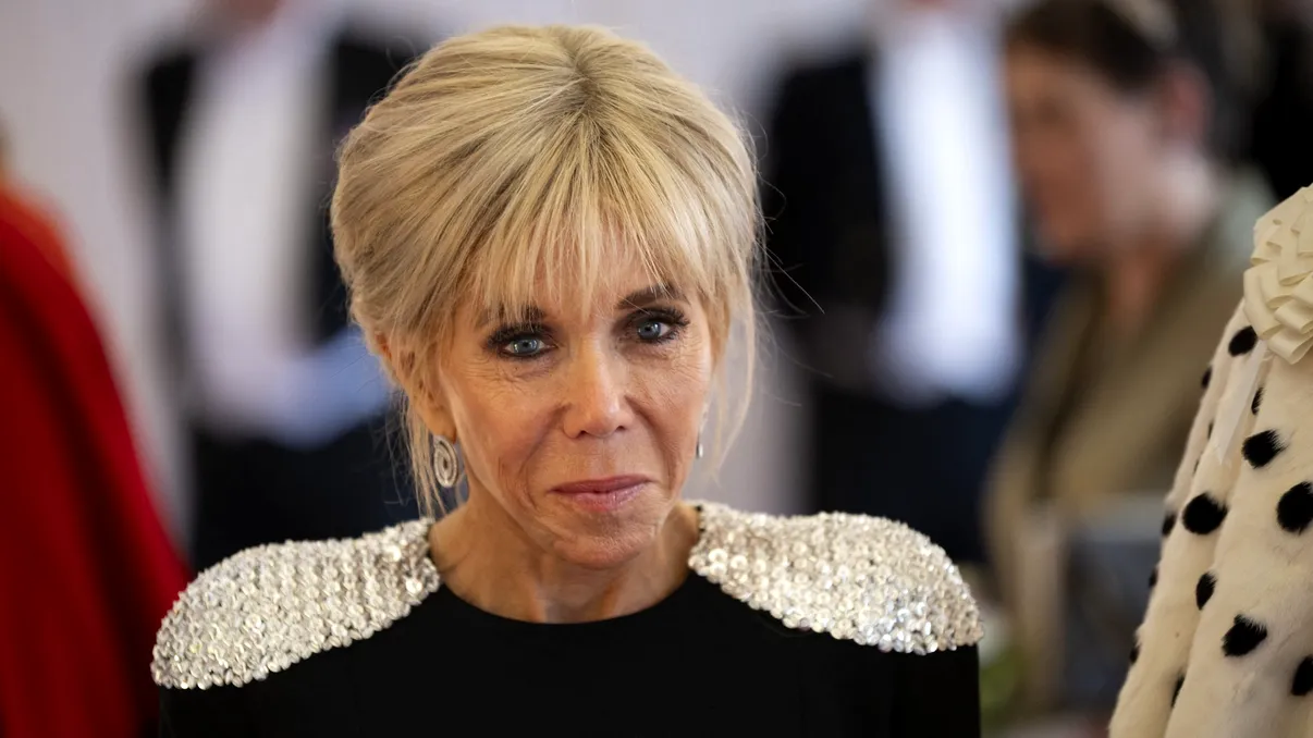 Motivul trist pentru care Brigitte Macron a părut atât de absentă în timpul vizitei de stat din Marea Britanie. Prin ce tragedie a trecut recent