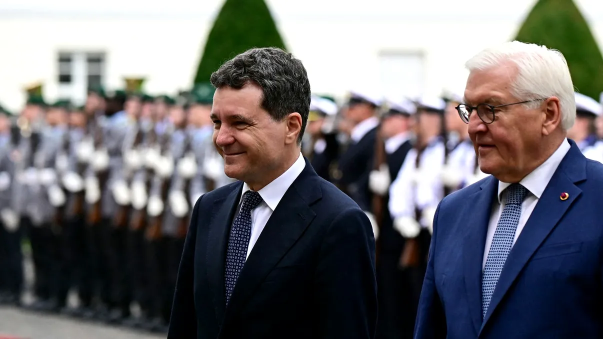 Stângăcia lui Nicușor Dan, în Germania, corectată pe loc. Președintele Frank-Walter Steinmeier l-a tras imediat de braț